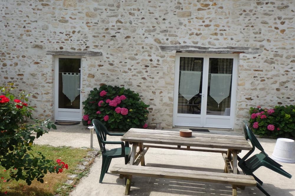 Arnouville-les-Mantes Cottage | Gite Arnouville-lès-Mantes, 3 bedrooms, 4 persons
