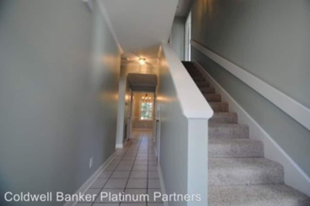 Savannah House | Charming 4-bedroom house with AC and WiFi in welcoming Savannah