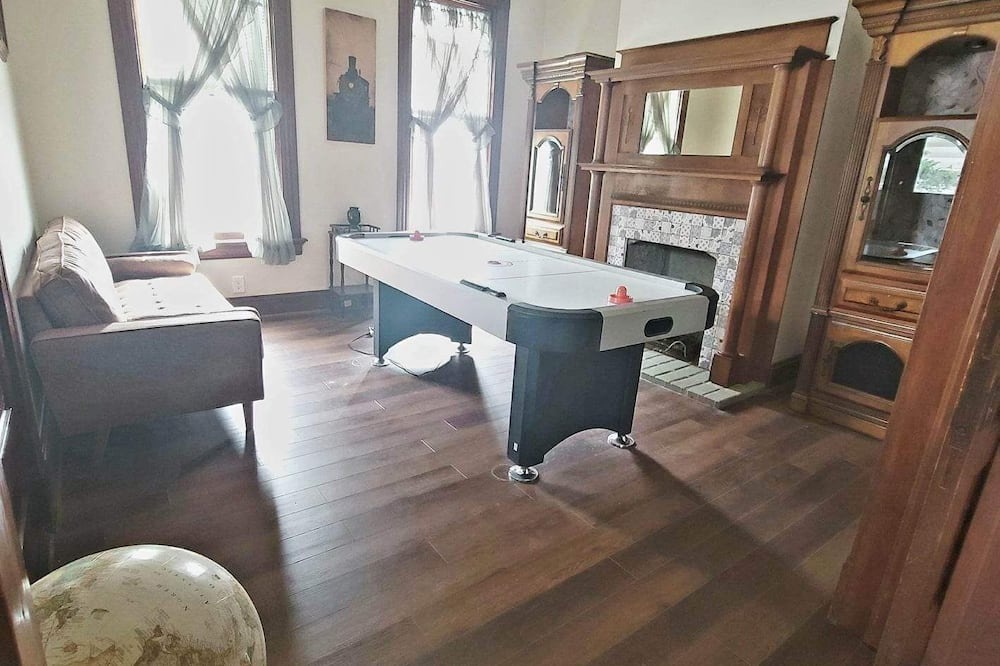 Hamilton House | Charming 4-bedroom house with AC and WiFi in Hamilton