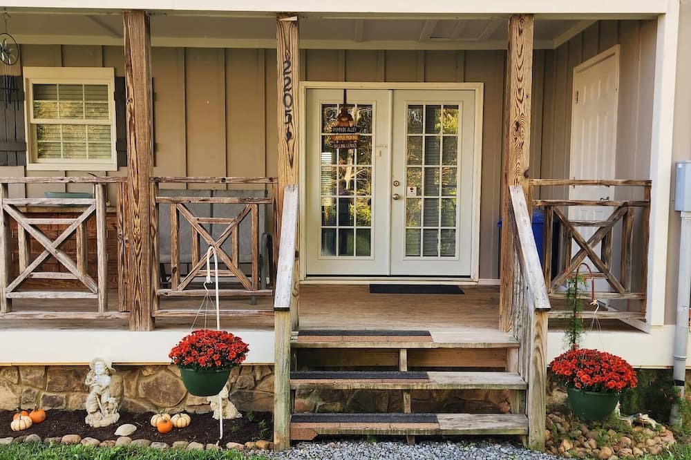 Bristol House | Cottage At Greener Pasture Farm