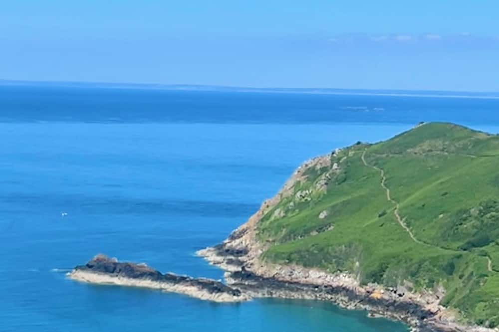 Saint Helier House | Prime 4 bedroom Townhouse in the heart of St Helier, 3 minute walk to the beach!