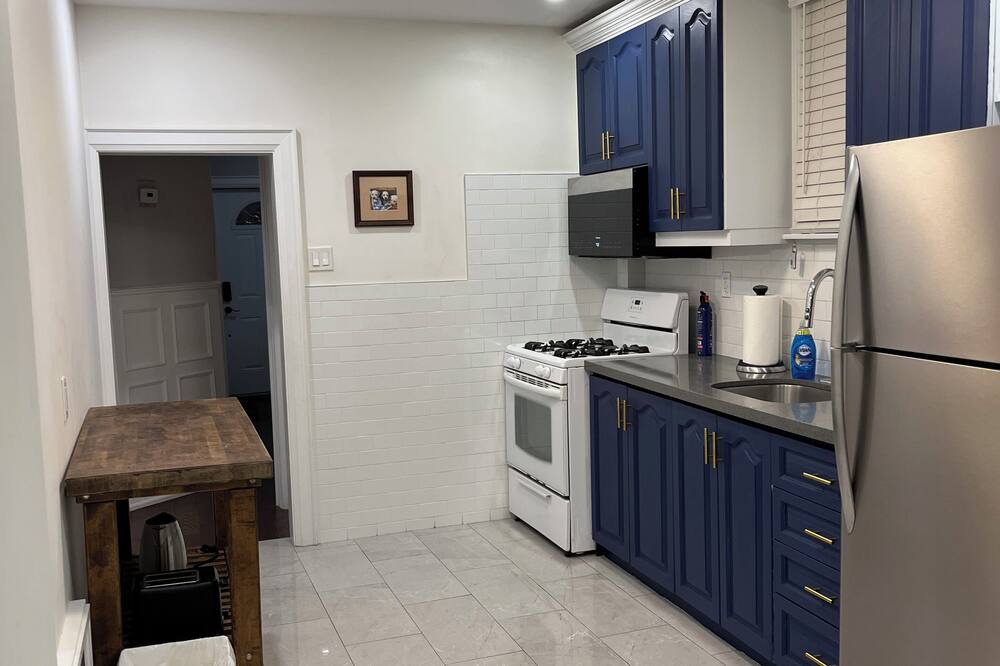 Koreatown House | Central charming home for up to 8, 5 mins to subway!