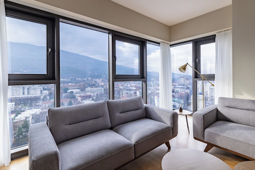 Centar Apartment | Top Floor Presidential Suite - 3 bedroom apartment in Skopje w/free parkingnn