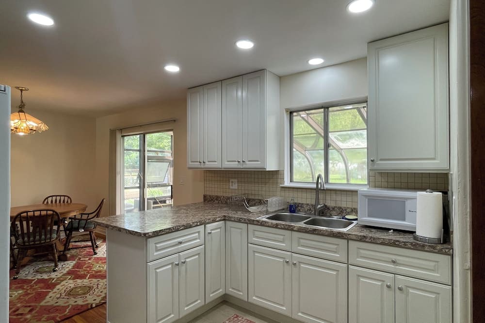 Farmington Hills Villa | Beautiful Farmington Hills Home