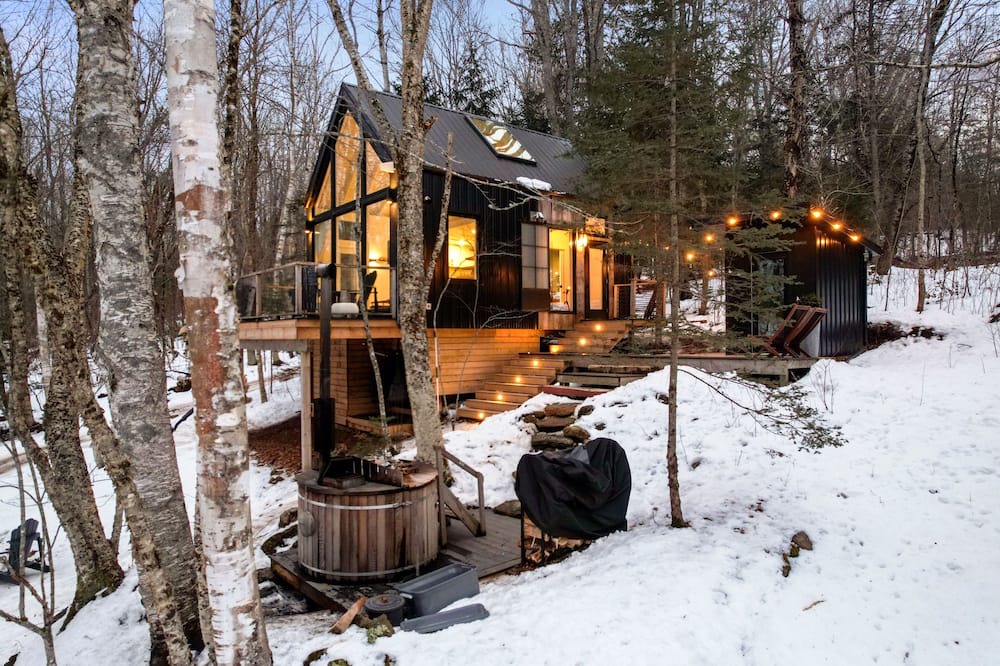 Hampstead Cabin | Secluded Lakefront Treetop Cabin with Nordic Spa