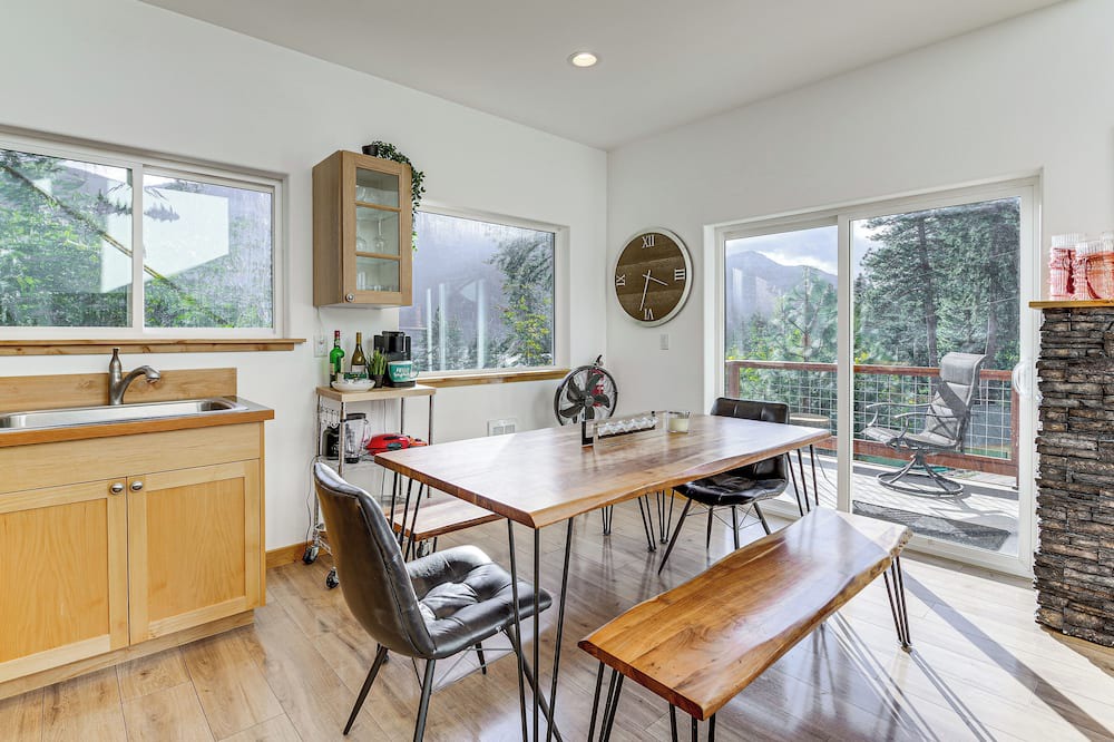 Leavenworth House | Lake Wenatchee Getaway w/Water & Mountain Views!