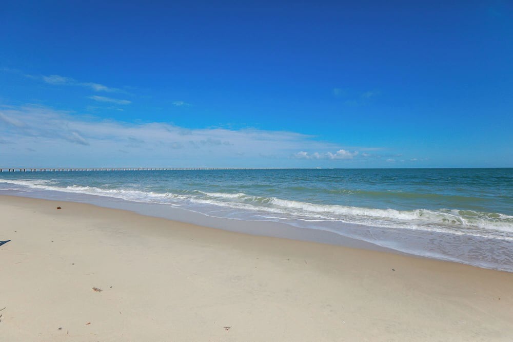 Chic's Beach Apartment | Sojourn's Sea Views with Balcony Sleeps 6