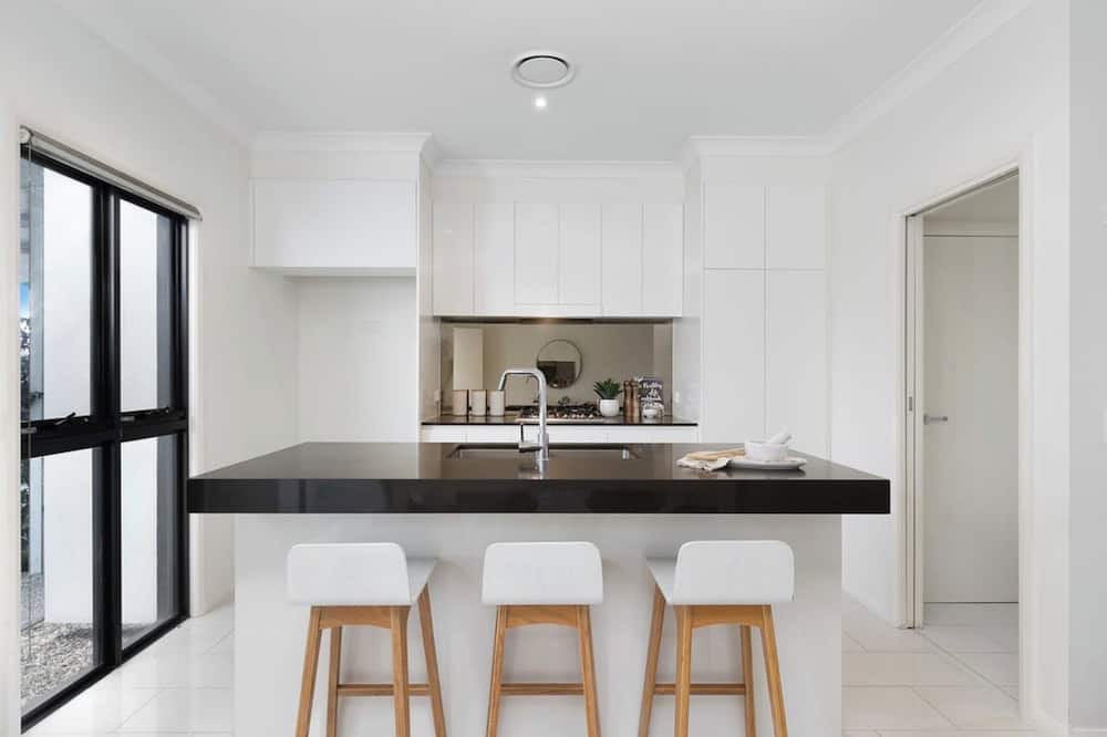 Kellyville House | Adorable 3 Br townhouse with wifi & parking
