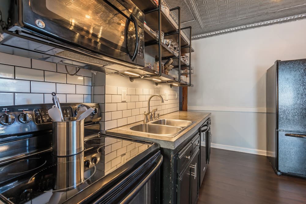 Downtown Rochester Apartment | Stylish 3 Bedroom W/AC ❄️, Mesh WiFi 🛜, Billiards 🎱 table, Games🎯🎮,parking