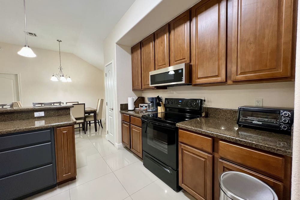 Brownsville House | Lexington Place - 3BD/2BA Home, Private Yard!