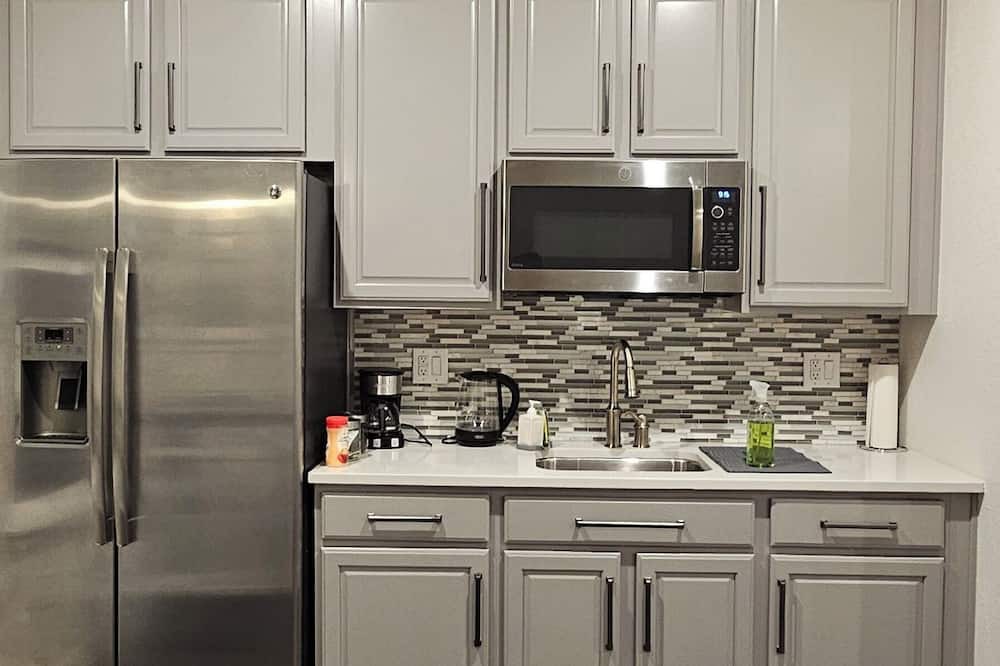 Parker Apartment | Cozy 1-bedroom with WiFi and AC in enchanting Aurora
