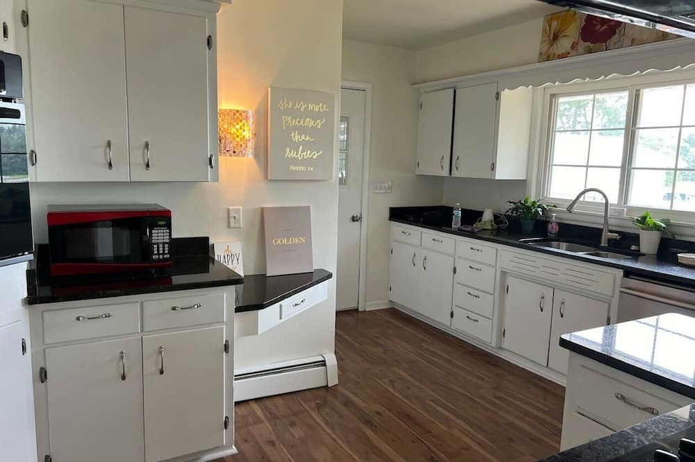 Union Grove House | Entire Place 7 Acres - Nature View and Ponds - Fish, Pedal Boats & Kayaks