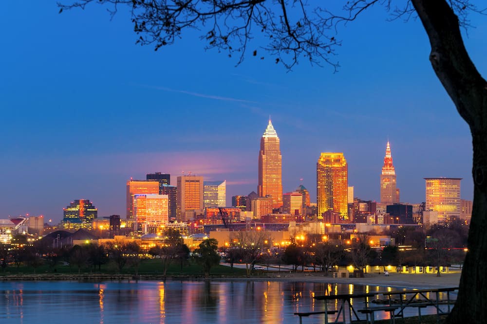 Downtown Cleveland House | 2 Downtown Suites under a mile from Rock & Roll HoF & Stadiums