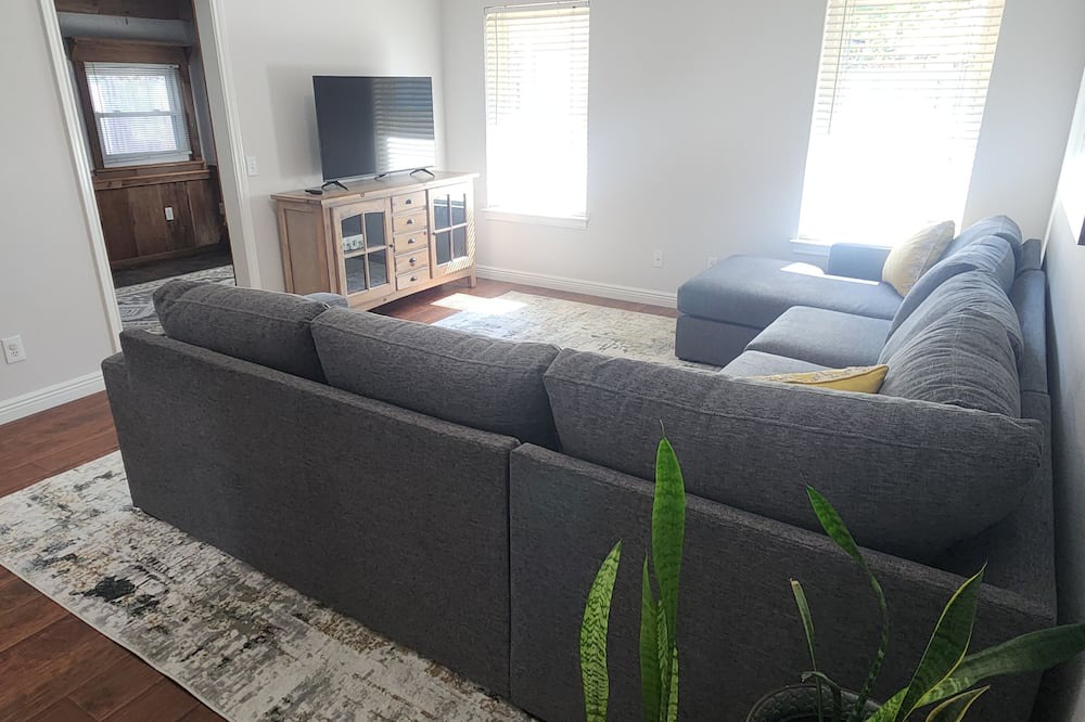 Roanoke House | Charming 3-bedroom, 2 bathroom house in downtown Roanoke.