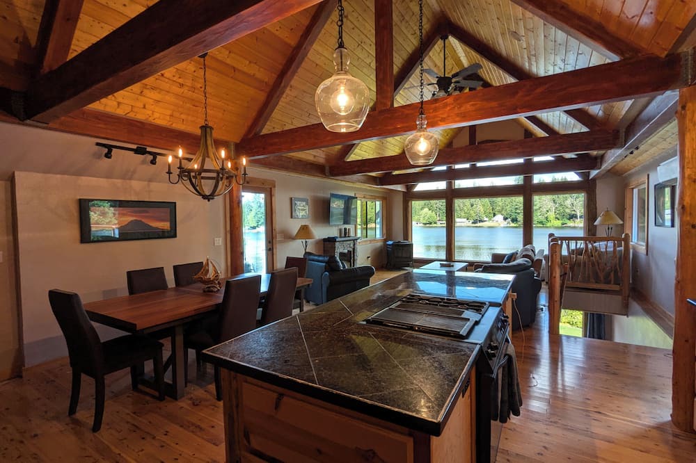 Eatonville House | Experience upscale cabin living at Wolf Lodge our rustic, lakeside retreat!