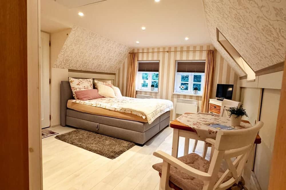 Dorpling Apartment | Apartment 'My Little Rose Cottage' with Private Terrace, Private Garden and Wi-Fi