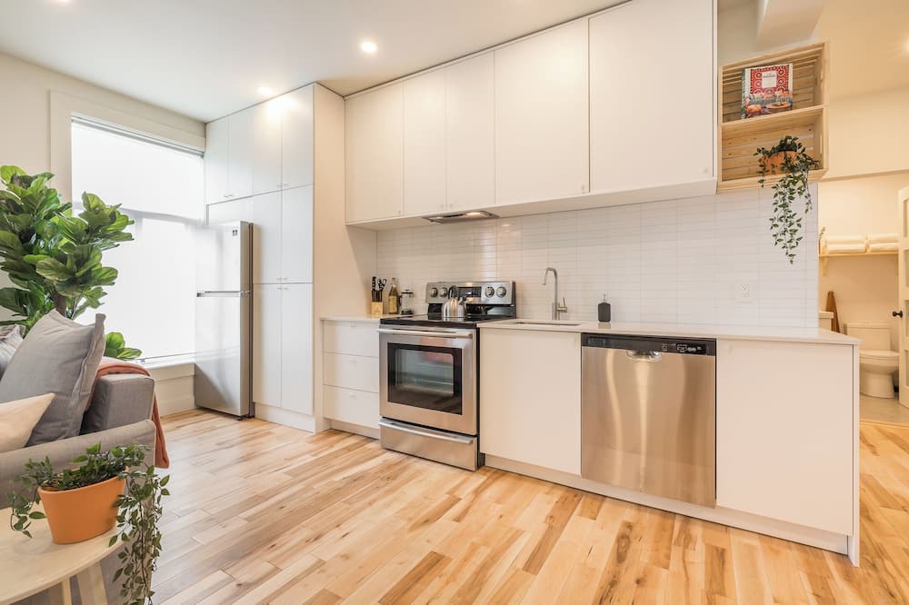 Hochelaga-Maisonneuve Apartment | HOMA-Comfort&Style-2BR-Spacious-Natural Light-FeelHome-A/C-SelfCheckIn-Metro