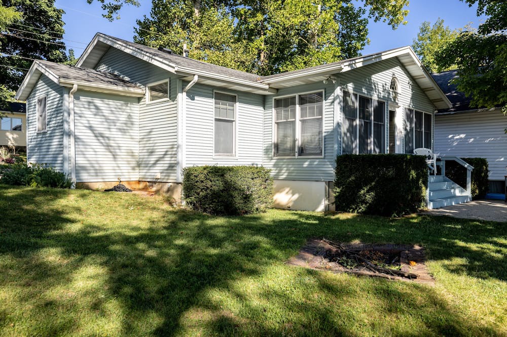 North Webster Cottage | Cozy three-bedroom cottage perfect for a lakeside get-away