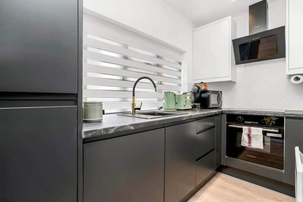 Uxbridge South Apartment | Stylish and cozy flat near Heathrow
