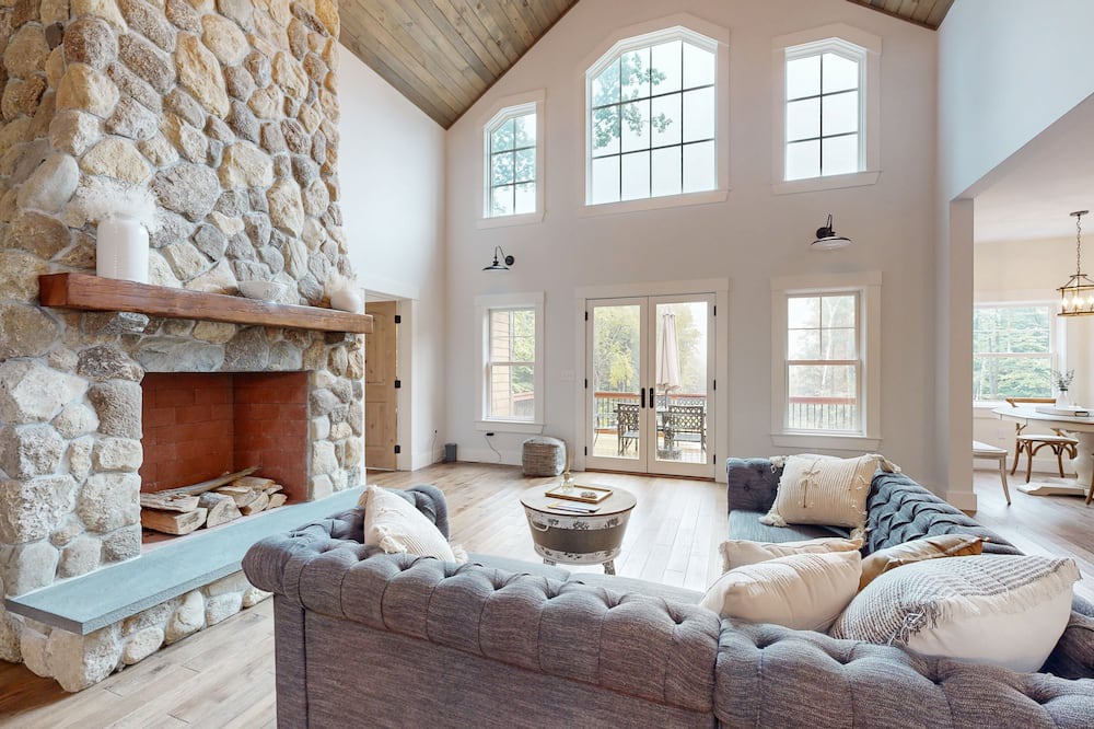Sandwich House | NEW BUILD! Mountain views, minutes from Squam's Sandwich Beach and boat ramp!