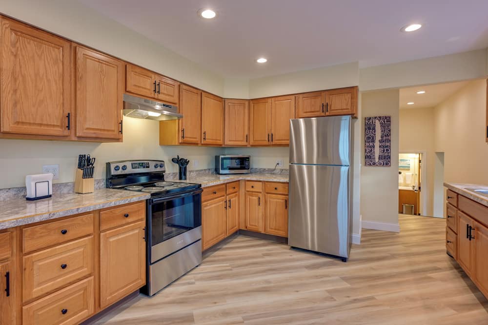 Bay City Apartment | Riverfront Getaway 4 Mi to Downtown Bay City!