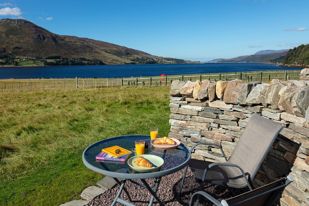 Garve Cabin | Family Luxury pod - stunning loch view and access