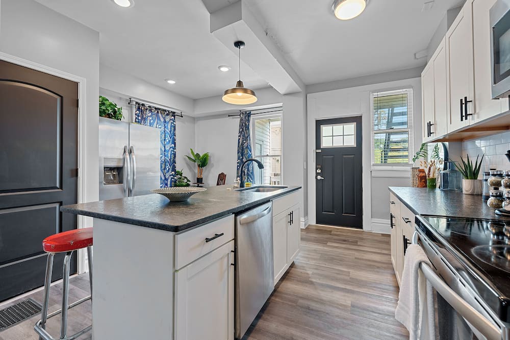 German Village Apartment | Merion Village Residences 1164 – Stylish 2 BDR for 4 Blocks from German Village!