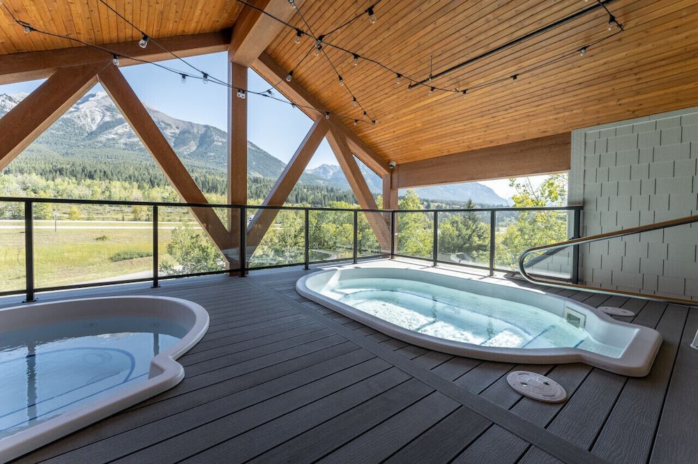 Canmore Apartment | Golden Peaks - Roof Top Hot Tubs - Parking
