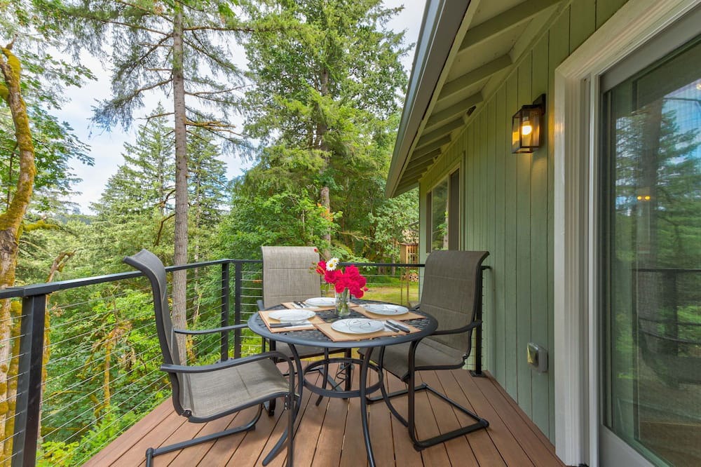 Battle Ground House | River's Edge, Cozy Guest House By The River