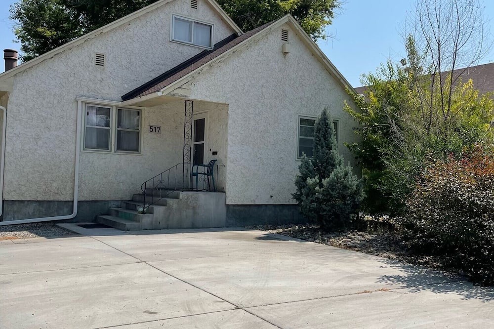 South Side House | Spacious 6-bedroom house with fitness room, WiFi in enchanting Billings