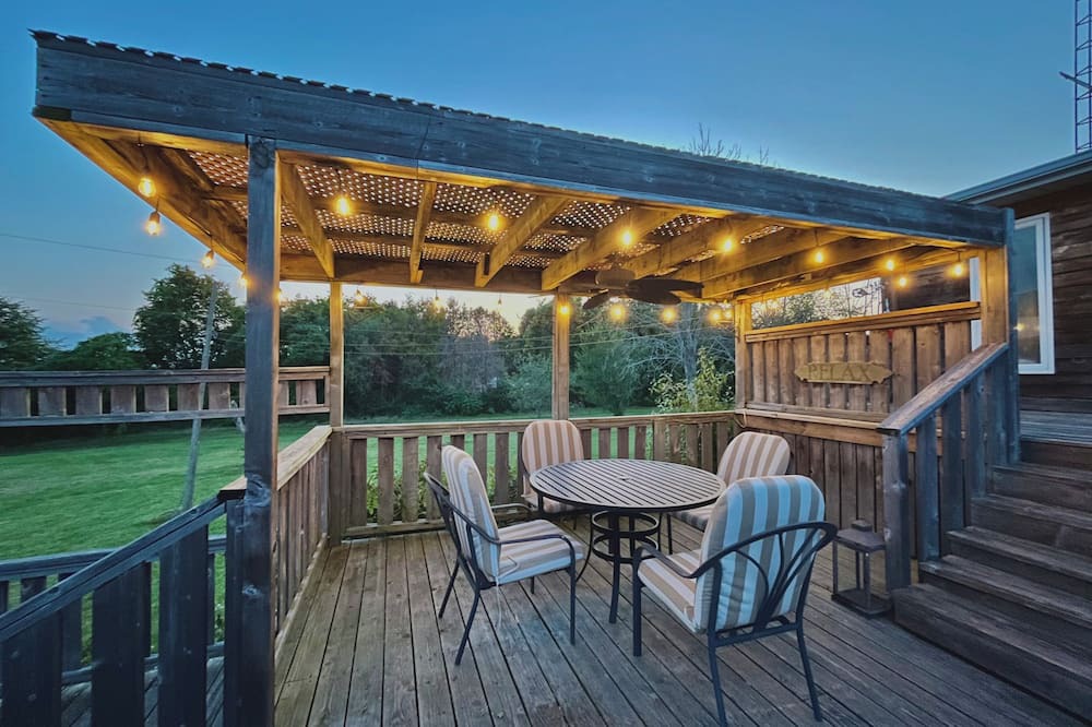 Georgina House | Luxury 6BR Ontario Farm Home – Family-Friendly