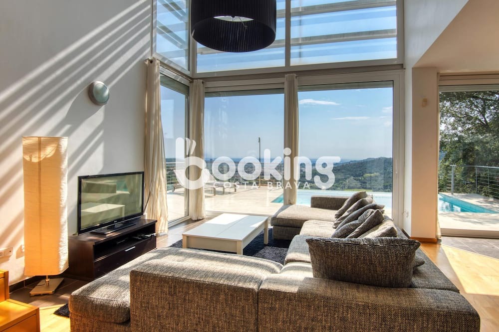 Rio d'Oro Villa | Exclusive villa with sea views in Costa Brava