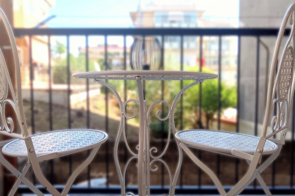 Cibali Apartment | Ideal for groups and families. Sleeps 8, cibali metro station and parking space