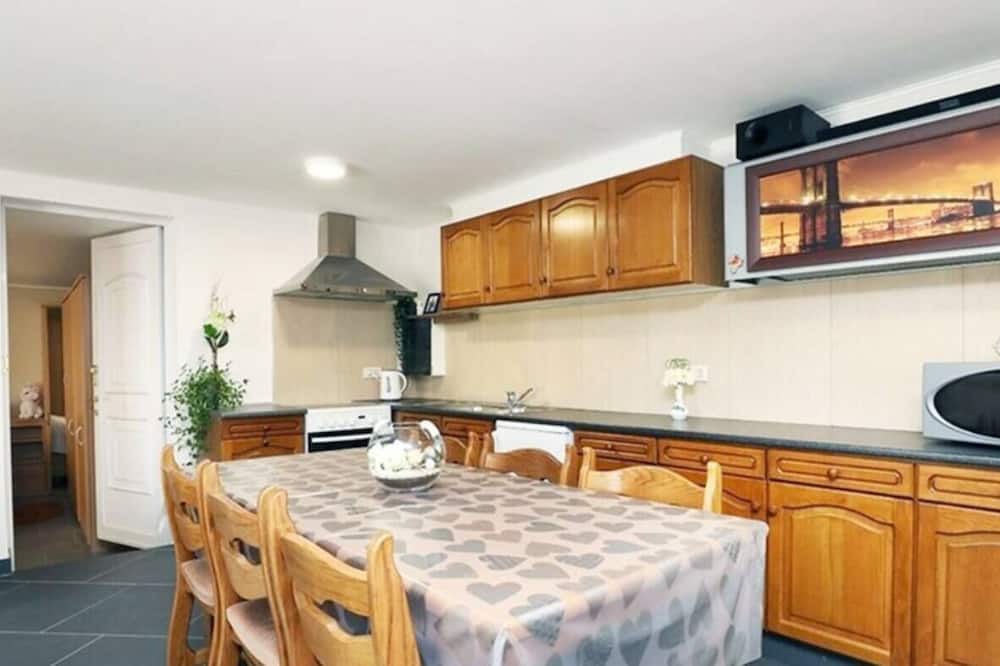 Widooie Apartment | Hoeve Hofgaarde: The Cherry Garden