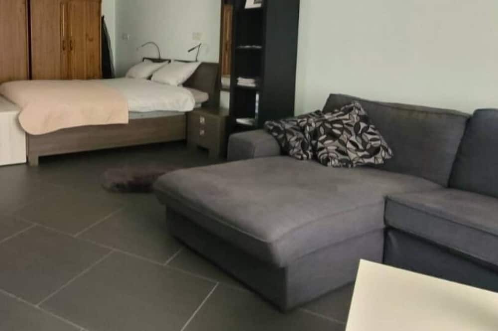 Heers Apartment | Hoeve Hofgaarde: The Pear Orchard