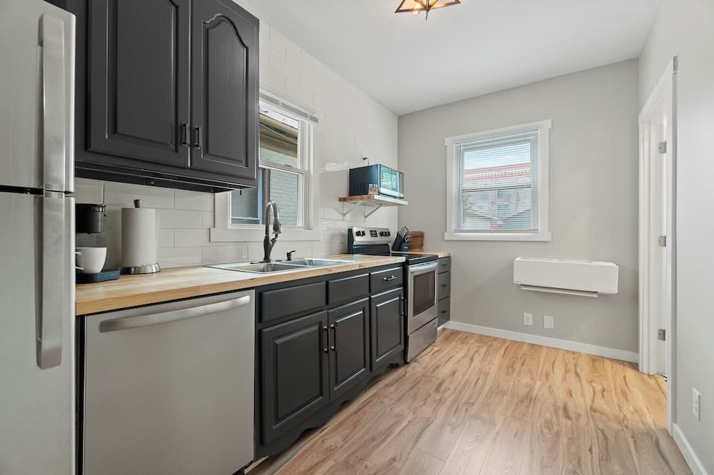 West Central House | Lavina Lounge walkable to downtown!