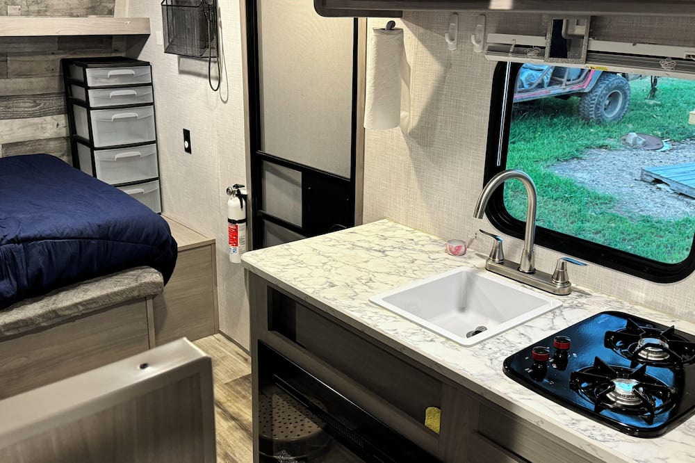 Disney House | GRAND LAKE! Cozy Camper with AC and WiFi located at Hogan’s off-road park!