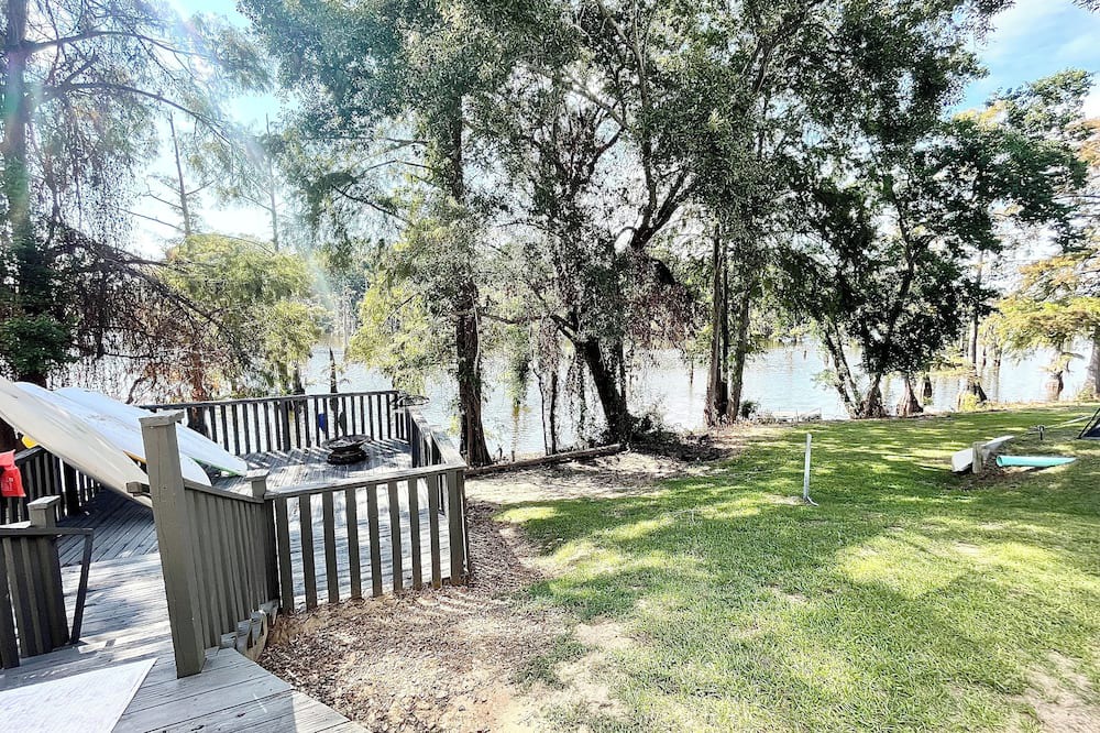 Monroe Bed & Breakfast | Bayou and Beyond: The View with hot tub and Kayak rentals
