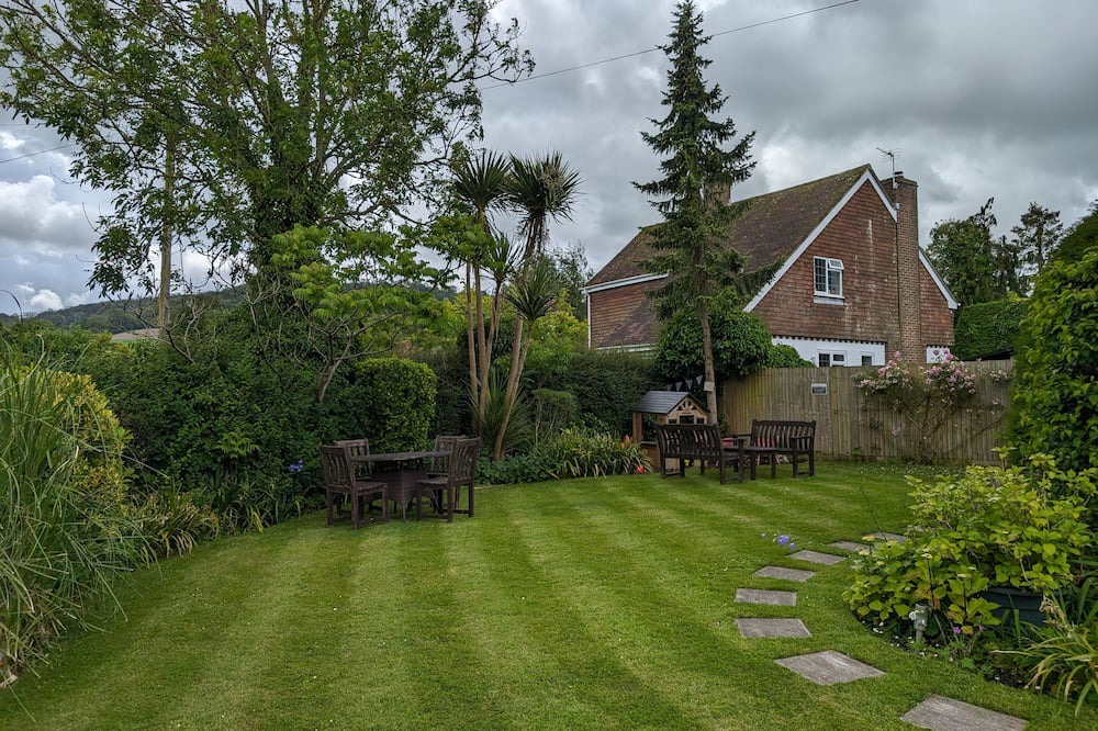 Cocking Cottage | Moonlight House - sleeps 8 guests in 4 bedrooms