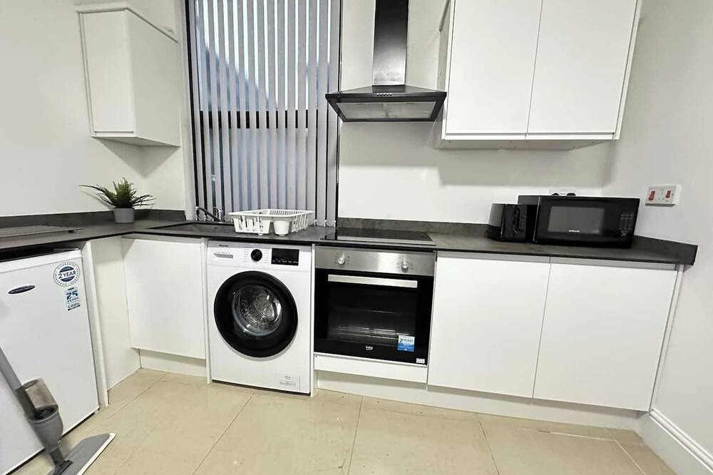 Kidderminster Apartment | Relaxing Studio Apartment in Scenic Kidderminster