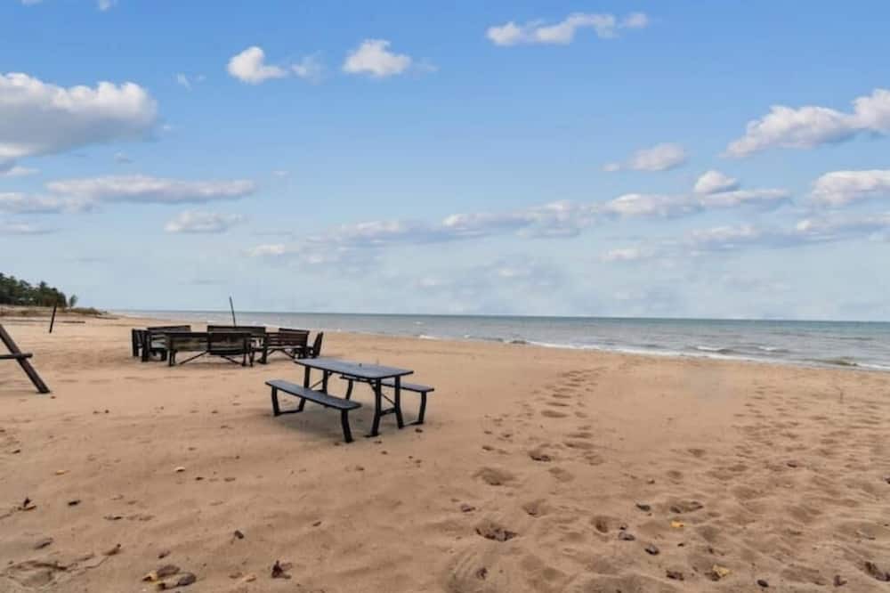Greenbush Cabin | Cottage #8: Studio Relaxing Lakefront Retreat!nn