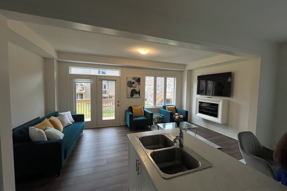 Watertown Apartment | Stunning, BRAND NEW 4BDR Home in Waterdown