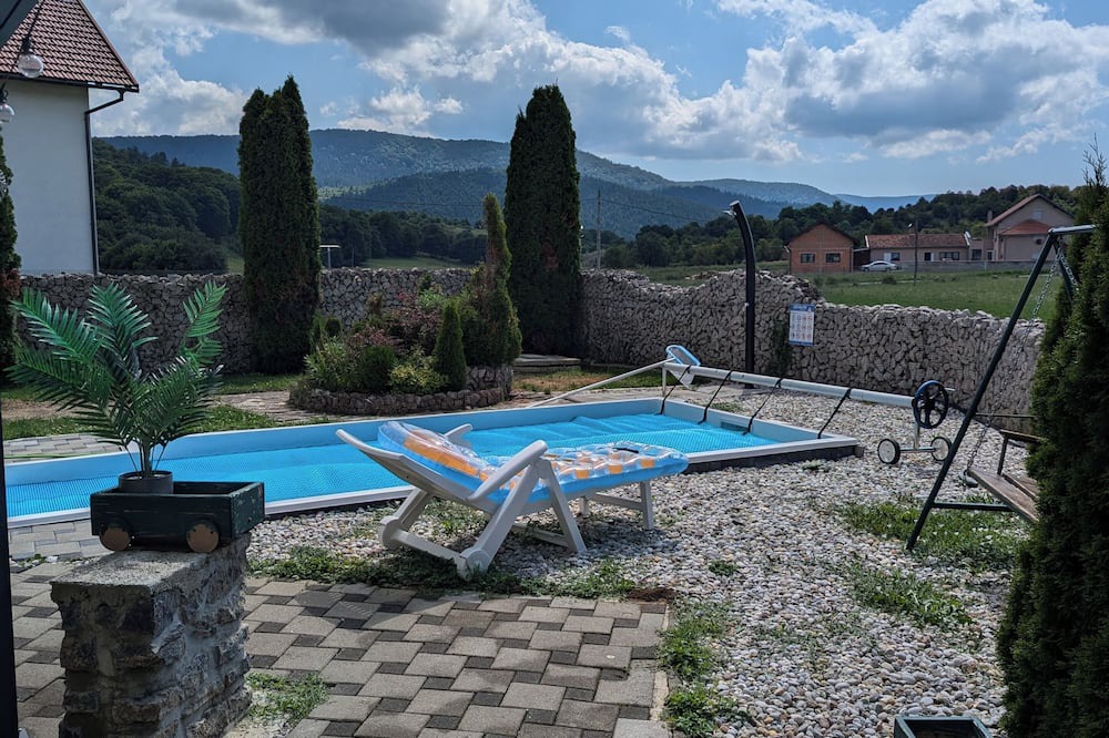 Brinje Apartment | Vacation apartment Luna with pool