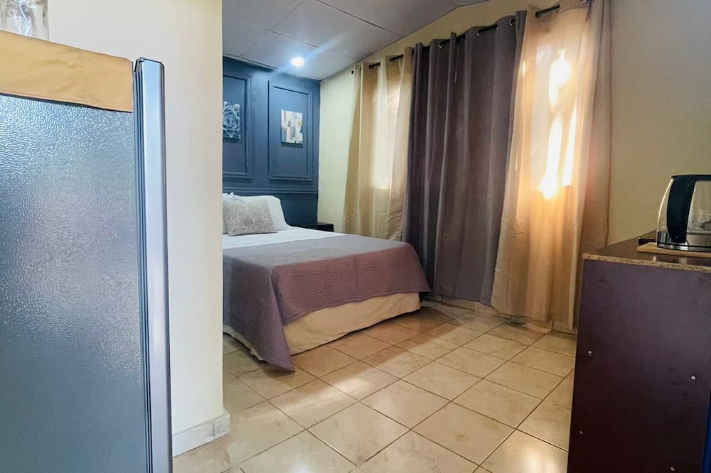 El Sunzal House | This Charming Cabin is pet friendly with Wi-Fi and A/C at Sunzal Beach
