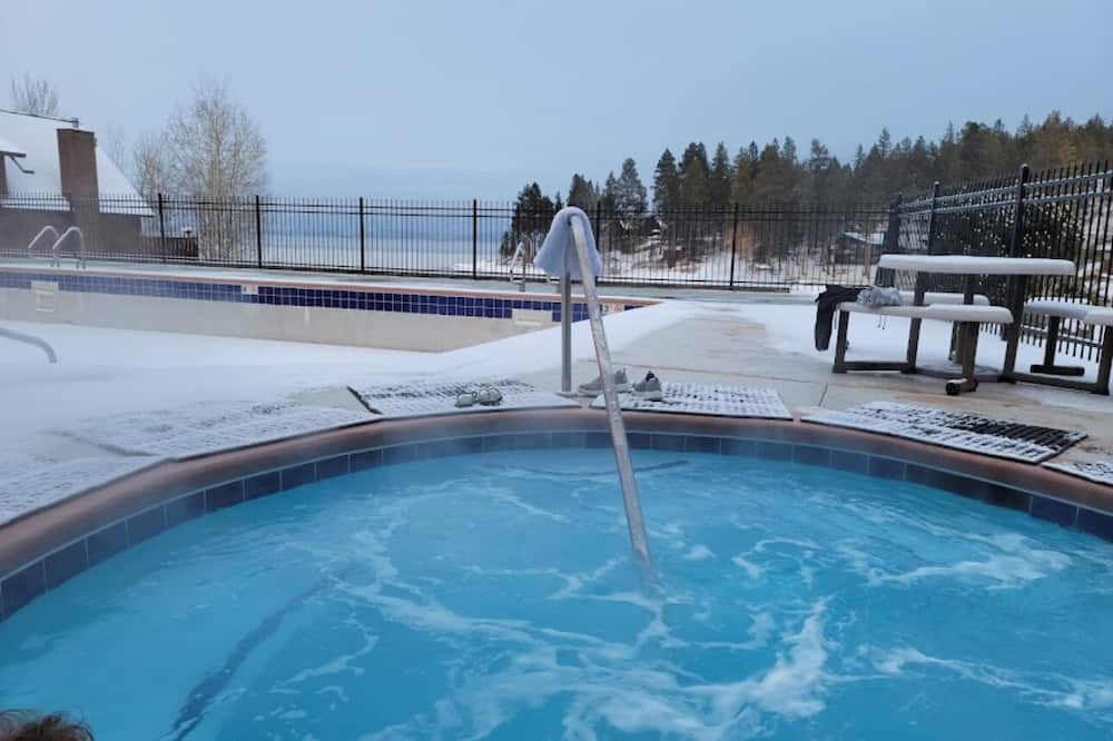 Lakeside Resort | Cozy 2-bedroom condo on the lake at Peaceful Bay Resort