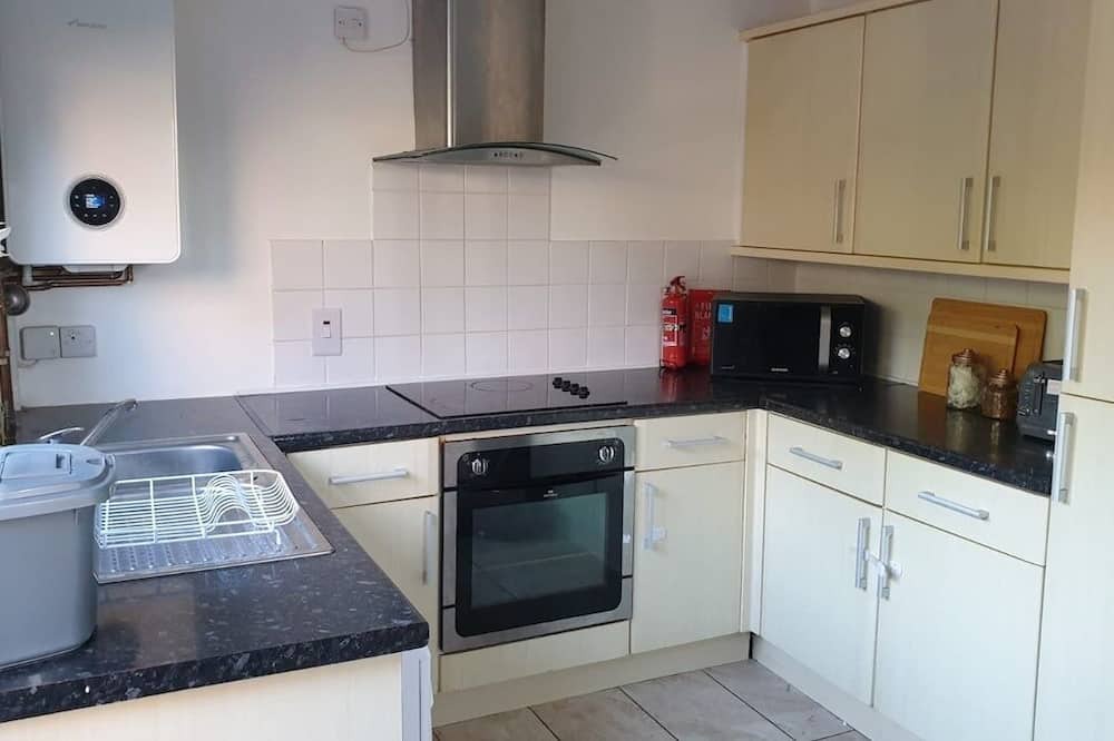 Trafford House | Delightful 2-Bed Cottage Escape
