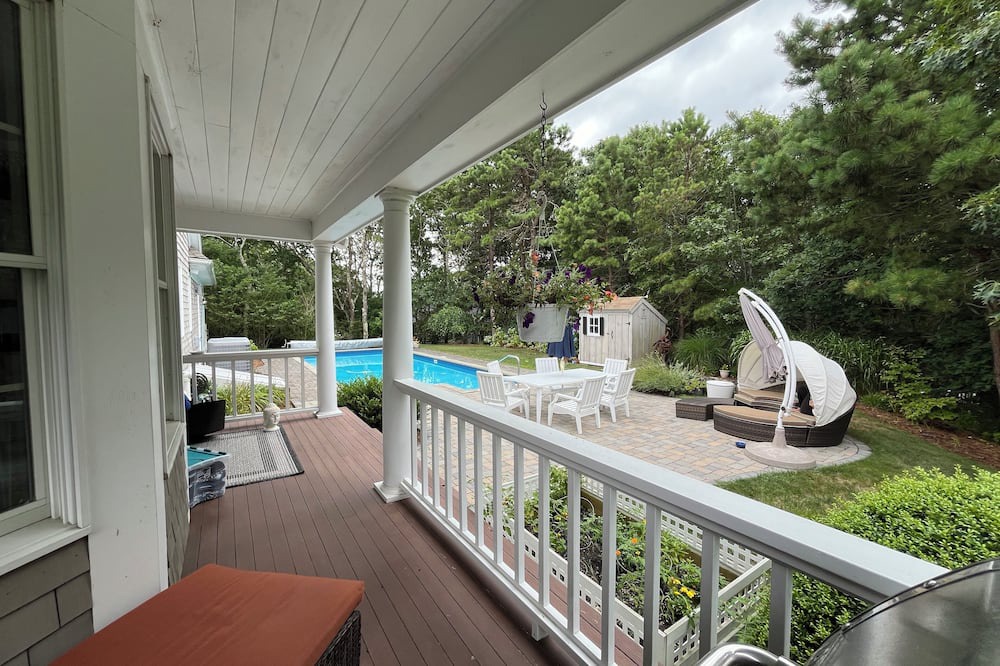 Silver Beach House | Beautiful 3+ bedroom house on Cape Cod with every amenity including pool