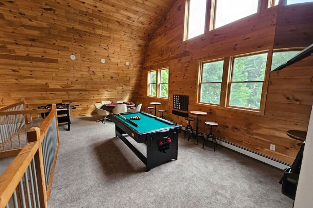 Tamworth House | NEW! Relax&Play: HotTub/FirePit/Game Room Paradise