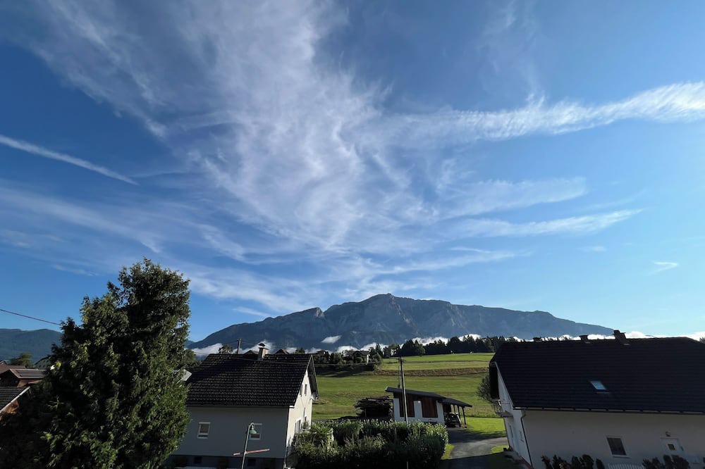 Hohenthurn House | Fair-priced and compact rooms overlooking Dobratsch (10 mins to Dreiländereck)
