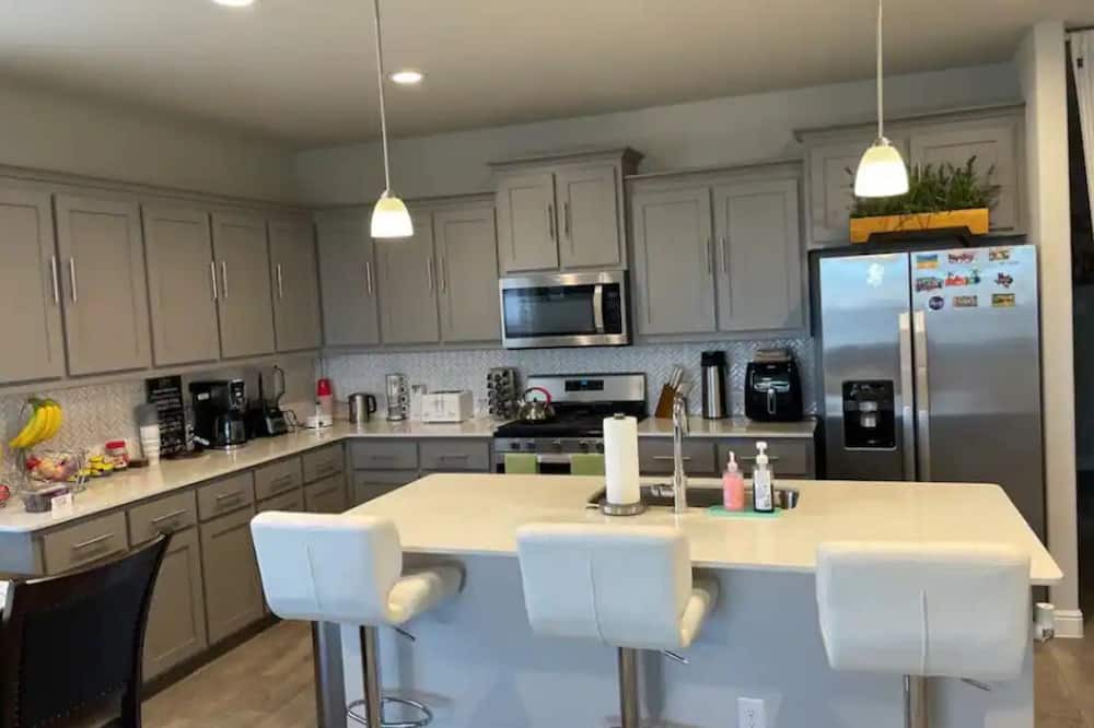 Krum House | 1 bedroom with queen size bed and share bathroom so one guest per room